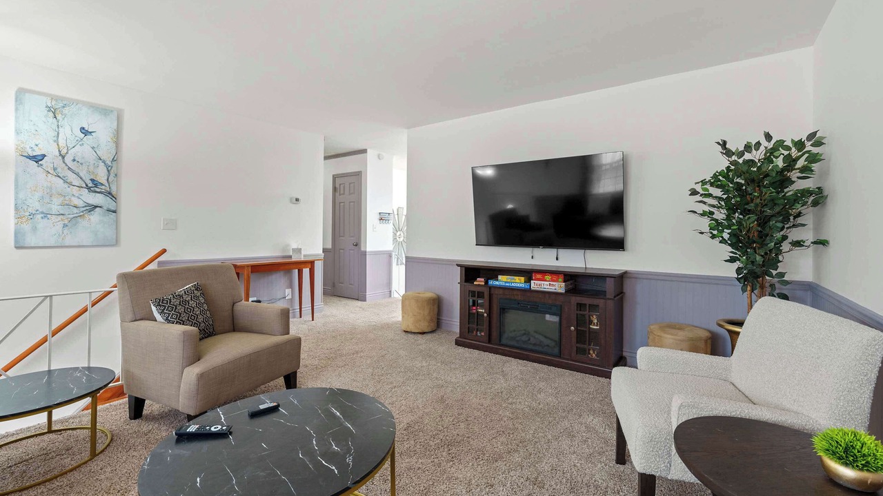 Photo of Livingroom in Royal Manor