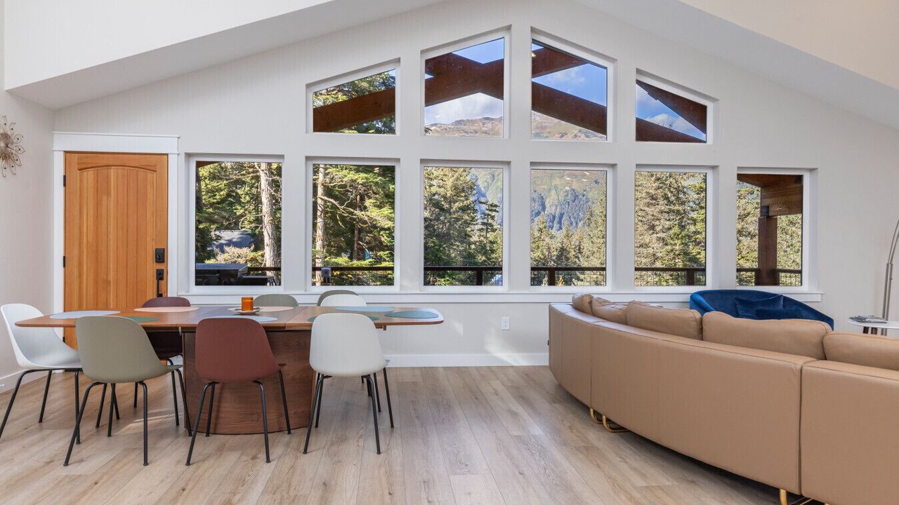 Photo of Livingroom in Alyeska