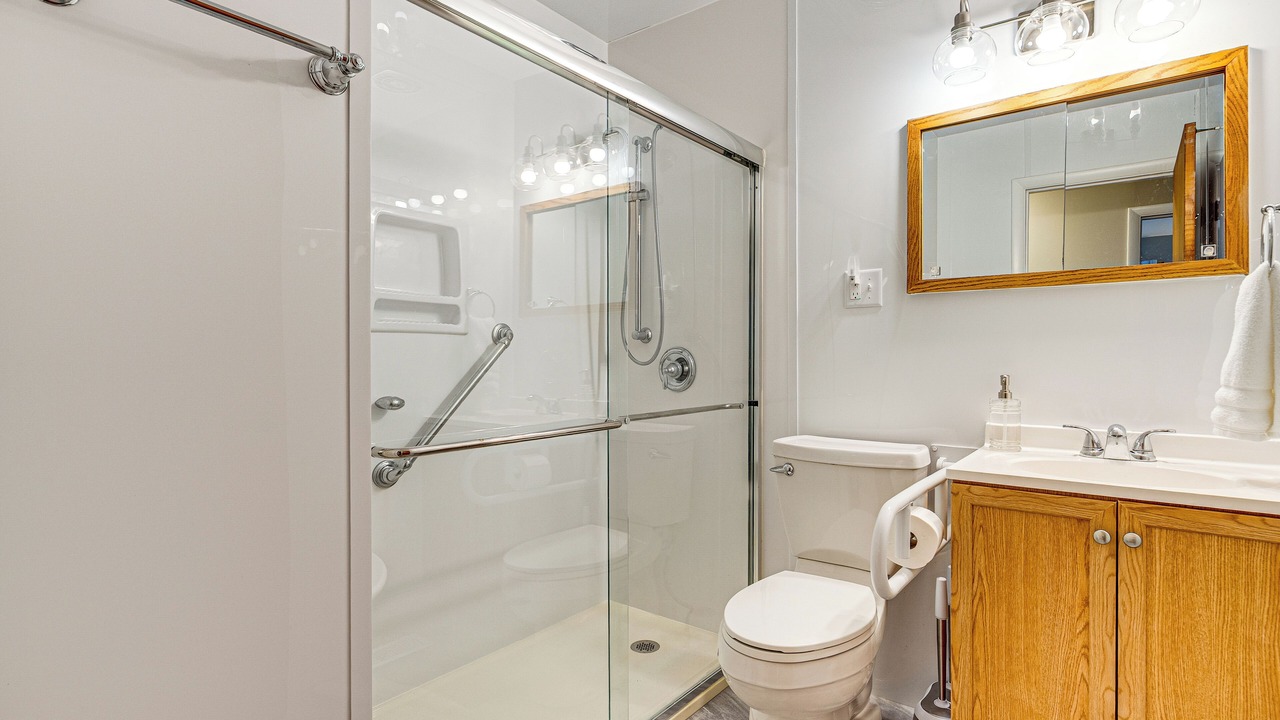 Photo of Bathroom in Summit Station