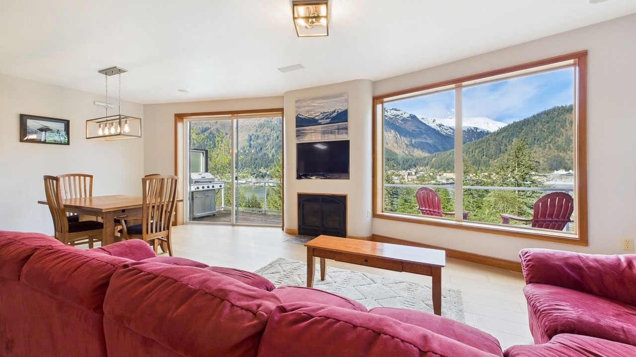 Photo of Livingroom in West Juneau