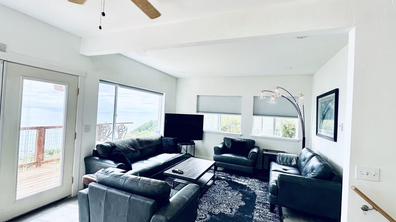 Photo of Livingroom in Homer