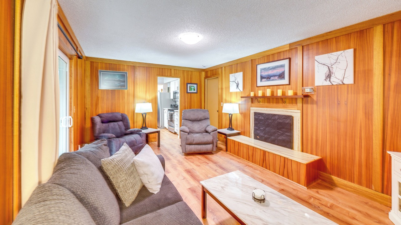 Photo of Livingroom in Mendenhall Valley