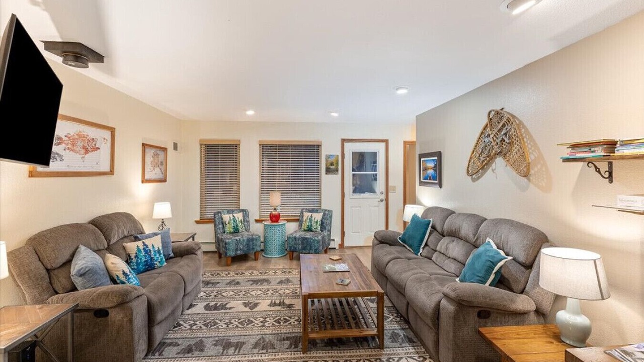 Photo of Livingroom in Questa Woods