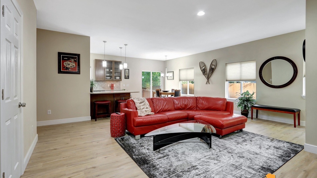 Photo of Livingroom in University Area