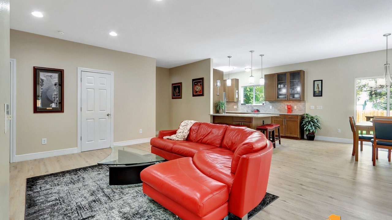Photo of Livingroom in University Area