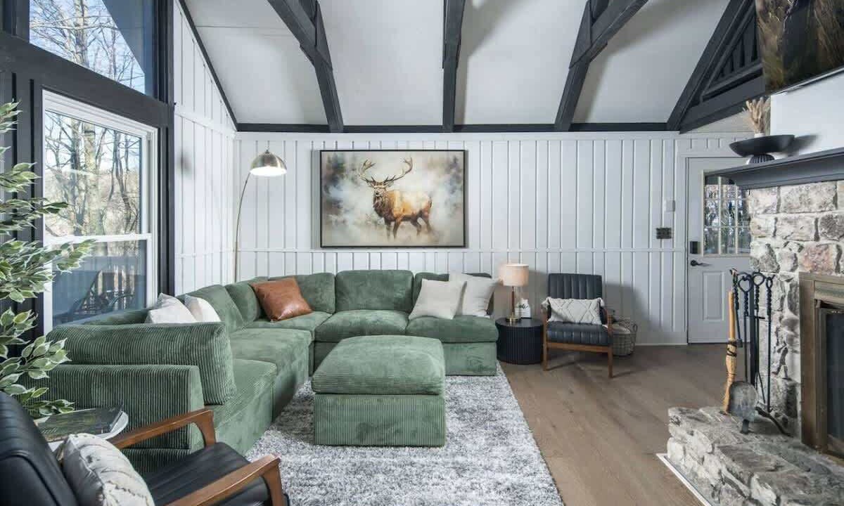 Photo of Livingroom in Charter Hills