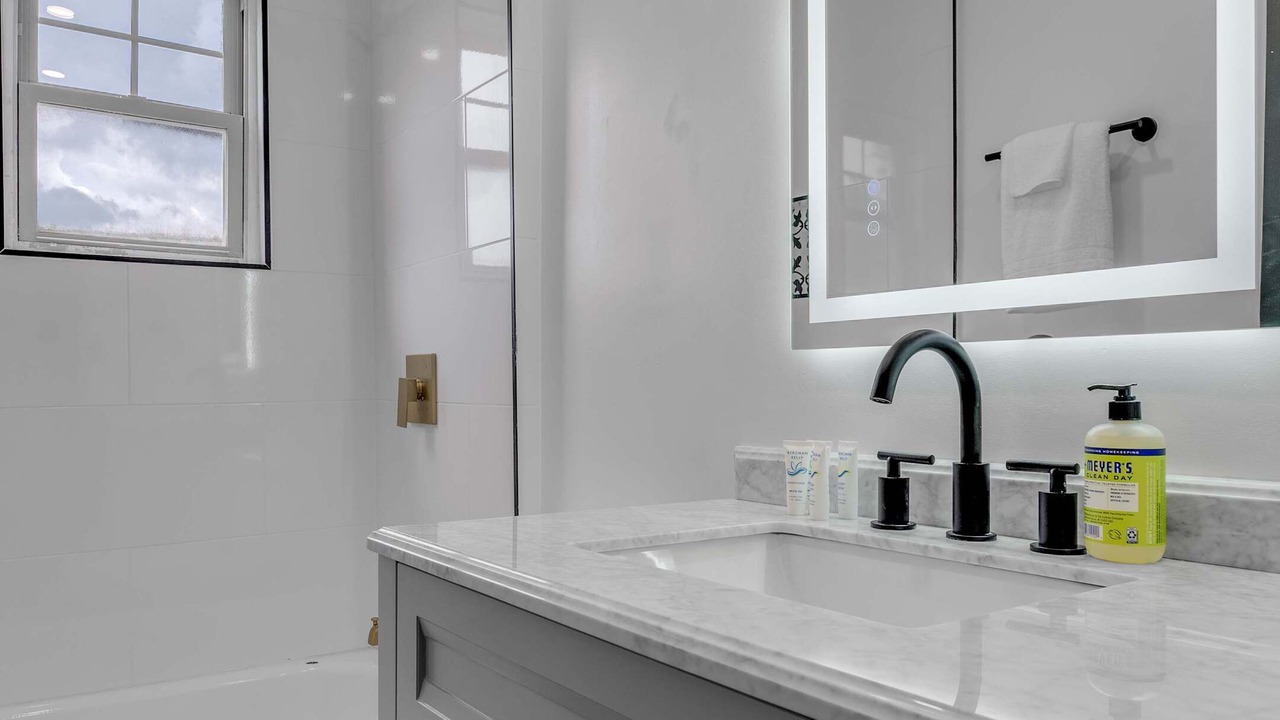 Photo of Bathroom in Weinland Park
