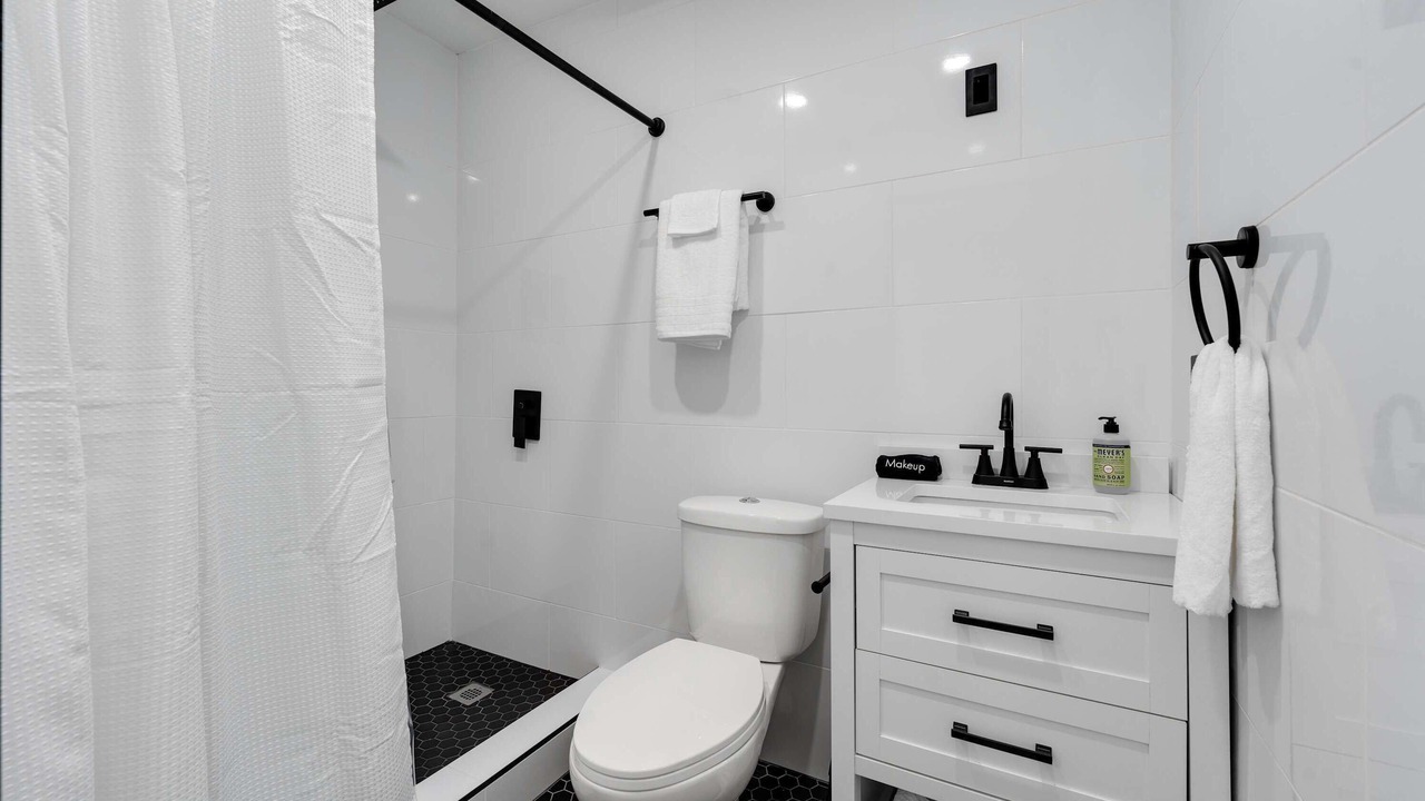 Photo of Bathroom in Weinland Park