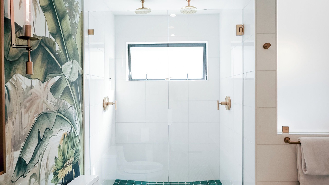 Photo of Bathroom in Suburban Park - Lorelei Manor - Flood Park Triangle