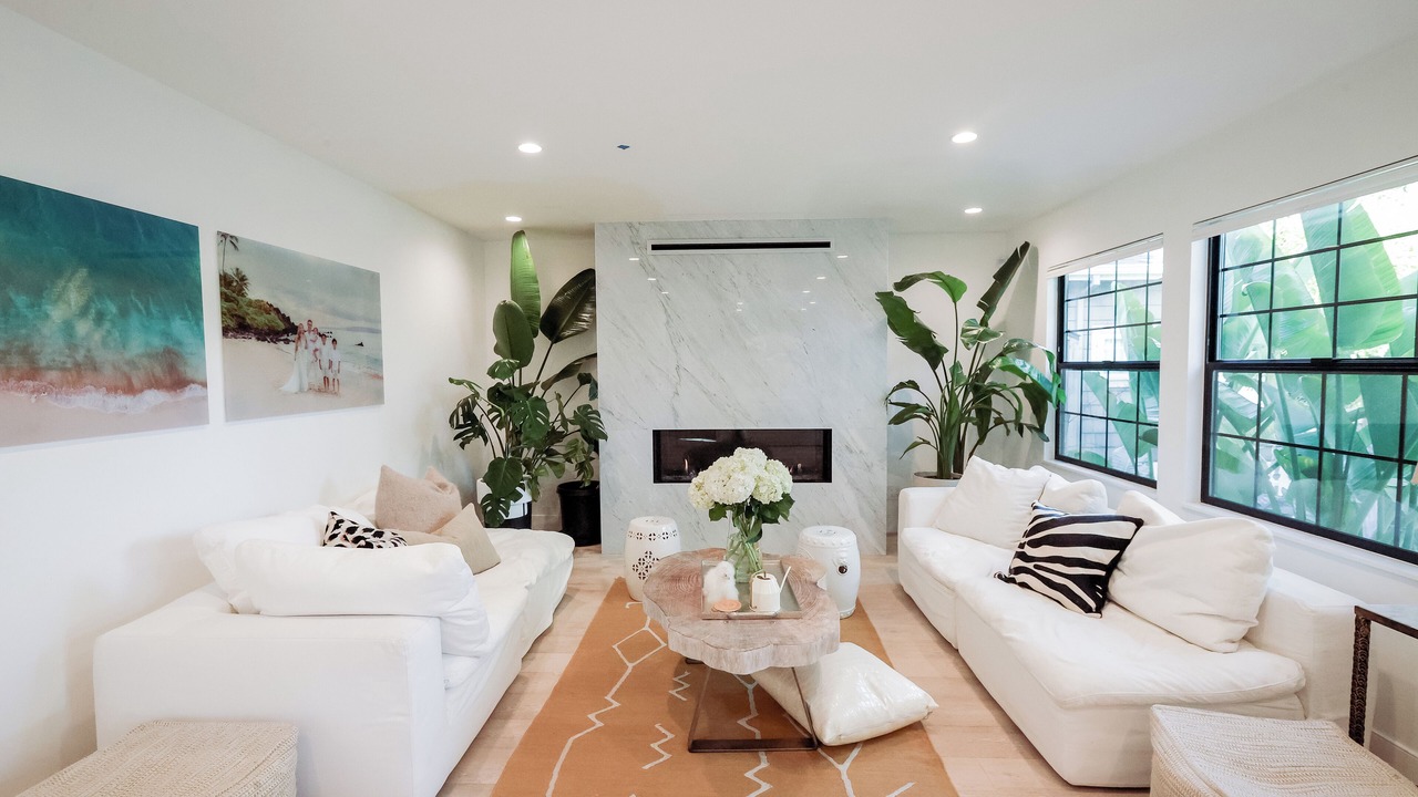 Photo of Livingroom in Suburban Park - Lorelei Manor - Flood Park Triangle