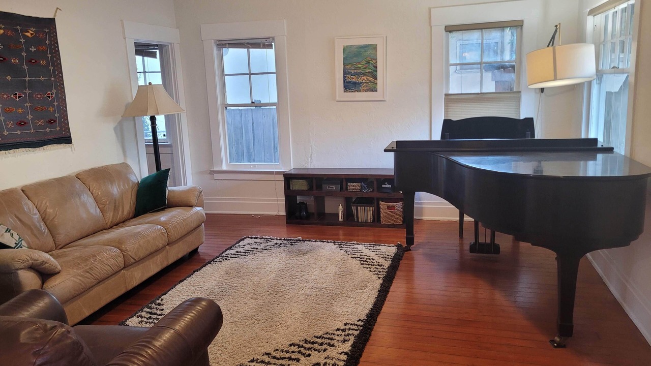 Photo of Livingroom in South Berkeley