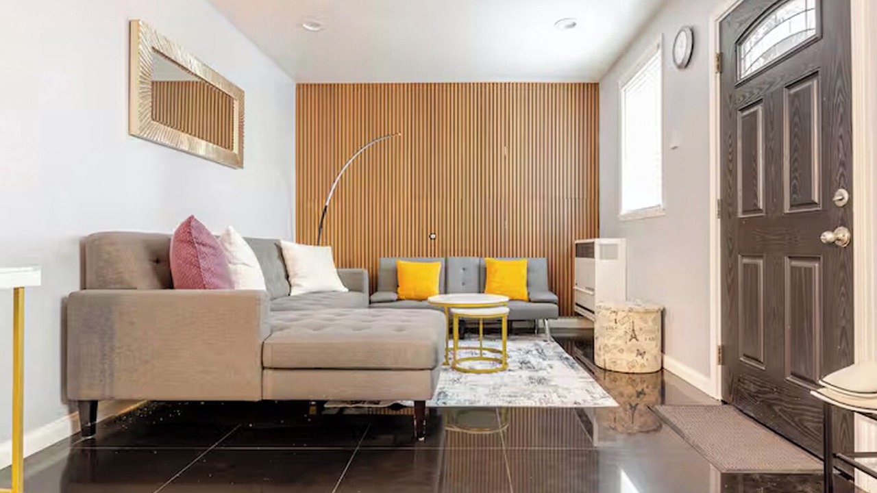 Photo of Livingroom in Oakland