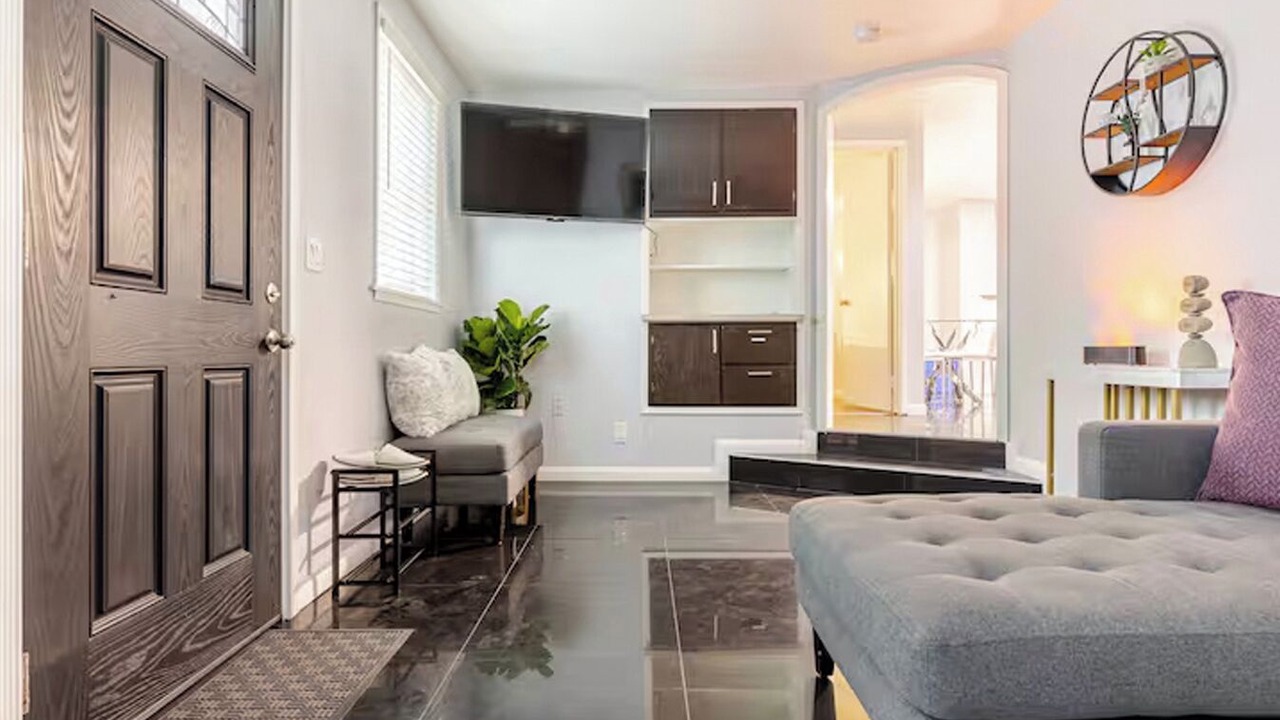Photo of Livingroom in Oakland