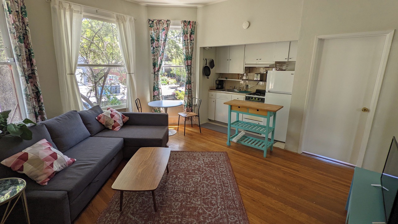 Photo of Livingroom in South Berkeley