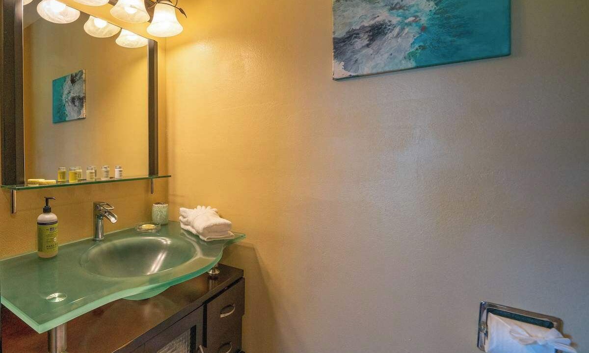 Photo of Bathroom in Kahuku