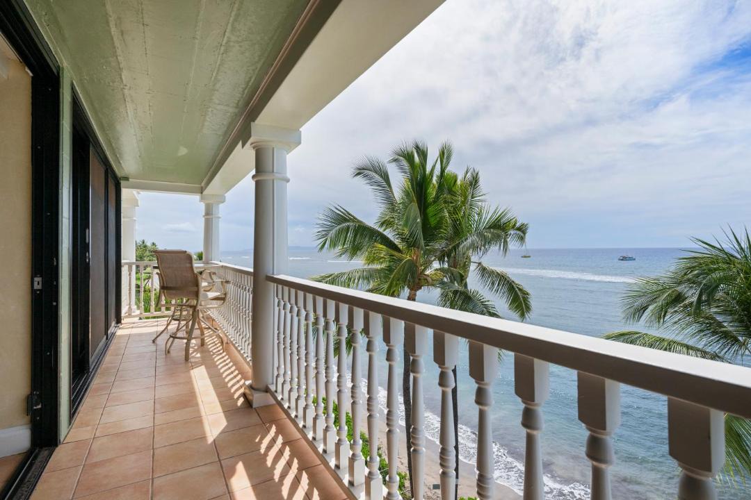 Photo of Patio Balcony in Historic Lahaina Front Street