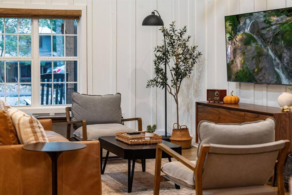 Photo of Livingroom in Ellijay