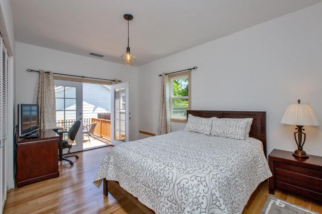 Photo of Bedroom in West Alameda