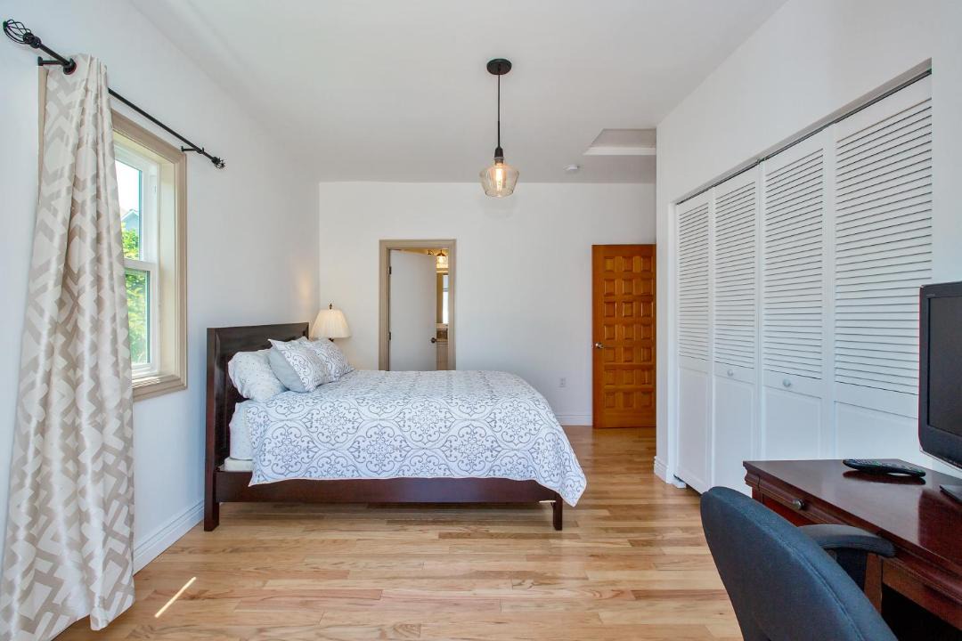 Photo of Bedroom in West Alameda