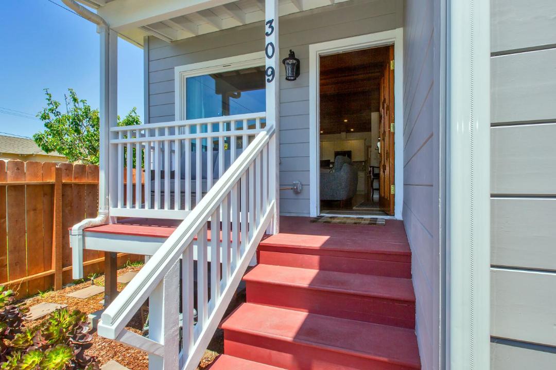 Photo of Patio Balcony in West Alameda