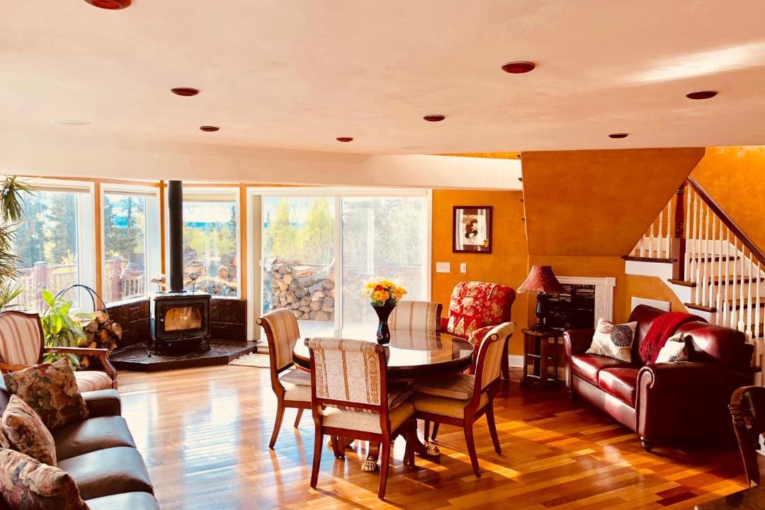 Photo of Livingroom in Mid-Hillside