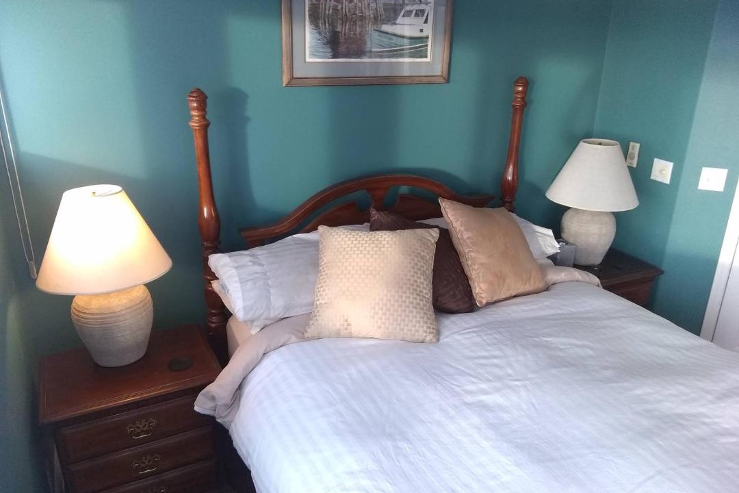 Photo of Bedroom in Mid-Hillside