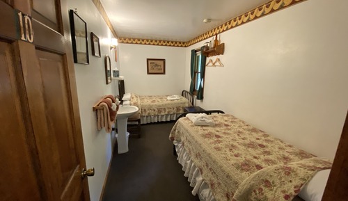 Ma Johnson's Hotel Comfort Twin Room