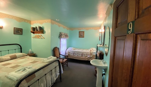 Ma Johnson's Hotel Comfort Triple Room
