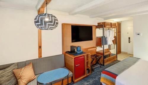 Room, 1 King Bed (Interior View)