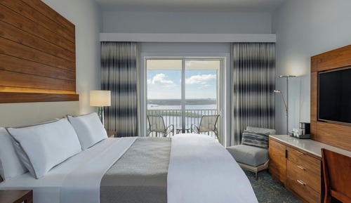 Deluxe Room, 1 King Bed, Marina View (Balcony)