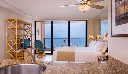 Studio, 1 King Bed, Kitchen, Balcony, Oceanfront
