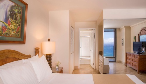 1-Bedroom Suite, 1 King Bed with Sofa Bed, Kitchen, Balcony, Oceanfront (2 Bath)