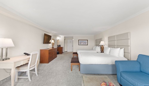 Suite Sized Double Queen Rehoboth Ave.  with Tub