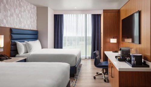Deluxe Queen Room