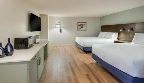 Queen Room with Two Queen Beds - Hearing Access