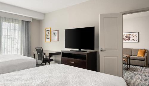 One-Bedroom Queen Suite with Two Queen Beds - Non-Smoking
