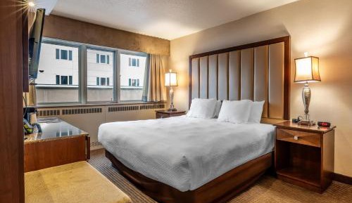 King Room with Tub - Mobility Accessible