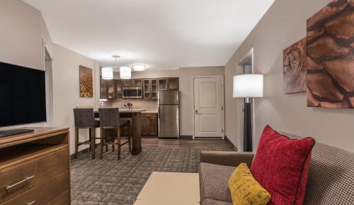 Two-Bedroom Suite with One King and Two Queen Beds - Non-Smoking