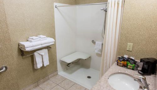 Queen Room with Two Queen Beds - Accessible/Non-Smoking 