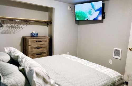 Valdez Cabin | Suite at Cascade Country is a private family living area with phenomenal views.