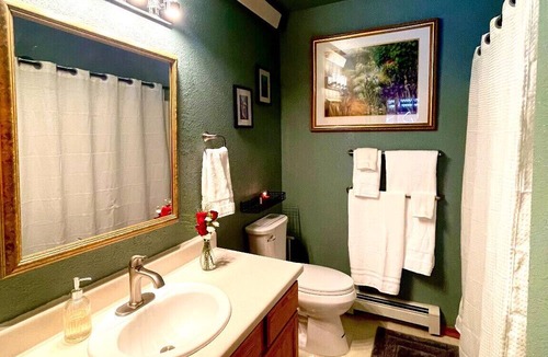 Mendenhall Valley House | Fabulous place for a large family gathering and sleeps up to 10 people.