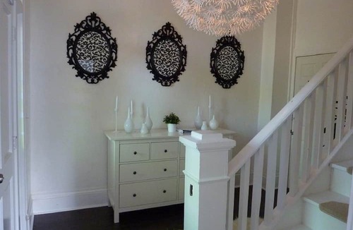 Altamont Manor Apartment | Last-minute deals: heavily reduced prices for unforgettable trips!