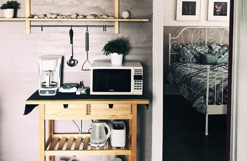 Altamont Manor Apartment | Last-minute deals: heavily reduced prices for unforgettable trips!