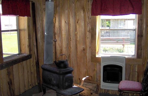 Pleasant Ridge Cabin | Rustic Cabin Rental with Excellent Hiking Trail Access near Augusta, Maine