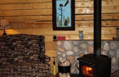 Mentasta Lake House | Cozy Rustic Creekside Cabin with Sauna near Log Cabin Creek, Tol, Alaska