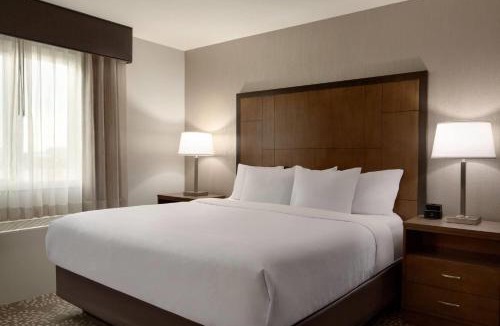 College Hotel | La Quinta by Wyndham Fairbanks Airport