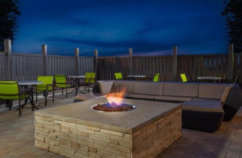 Summit Station Hotel | Holiday Inn Express & Suites - Columbus Airport East by IHG