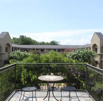 College Station Hotel | Vineyard Court Designer Suites Hotel