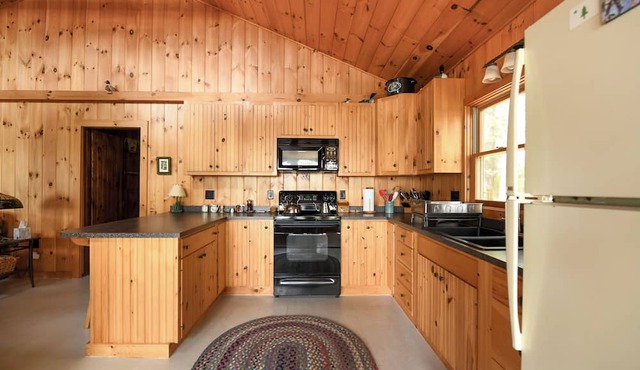 New for 2024! Traditional Maine cottage on Beautiful Thompson Lake