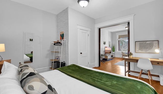 Modern European 👍 Style 1BR Near DT on Historic St.